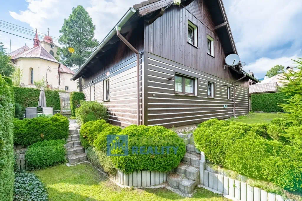 Huis Reuzengebergte te koop - zomer foto.
